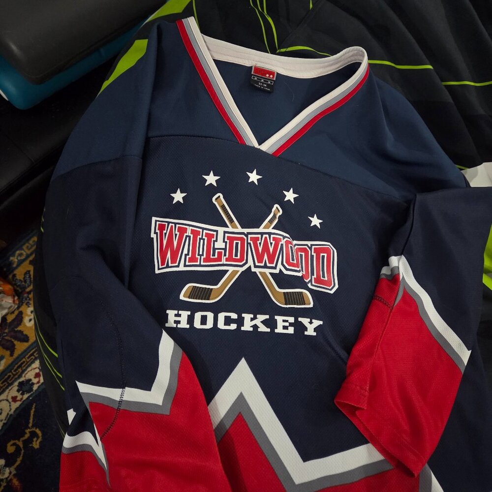 Wildwood Hockey Jersey Medium 32-34
